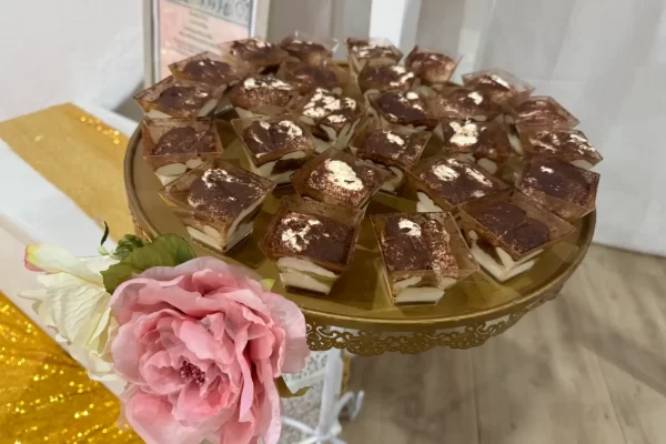 La Collina Ricevimenti Sestu - Eventi - Allestimenti - Sweet Table con Dolci per festa di Laurea - Idee Creative