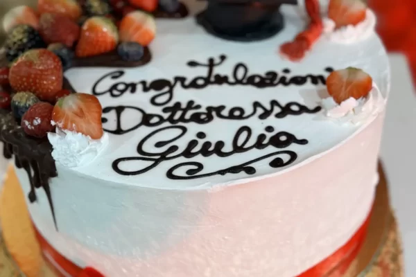 La Collina Ricevimenti Sestu - Eventi - Pasticceria - Torta personalizzata per la Laurea (6)